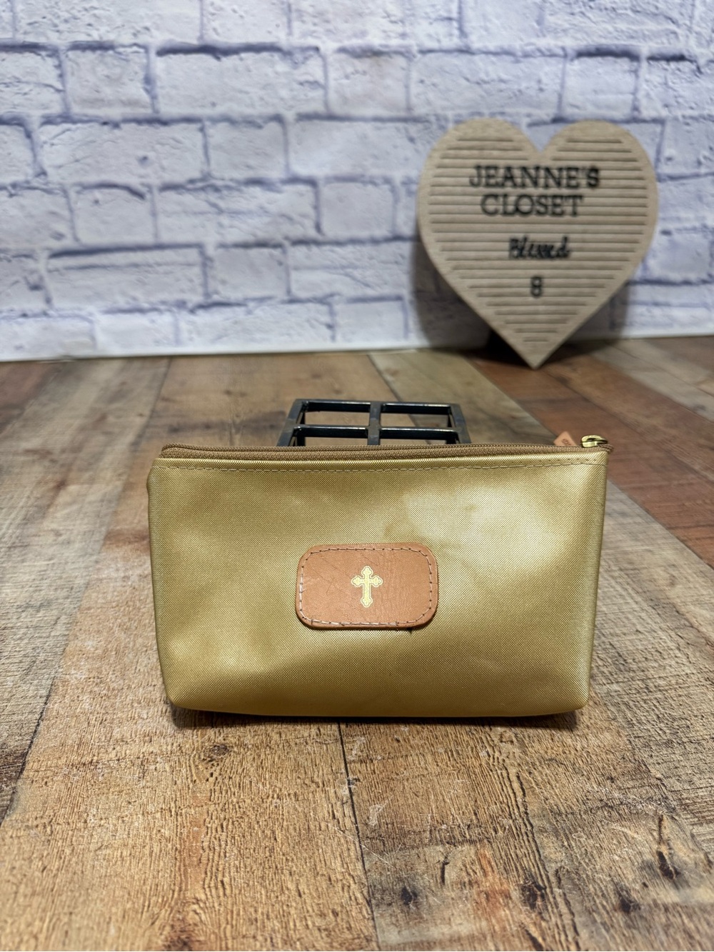 Jon Hart Small Gold Zippered Make Up Bag Cross. 
Pre owned good condition. 
Inte